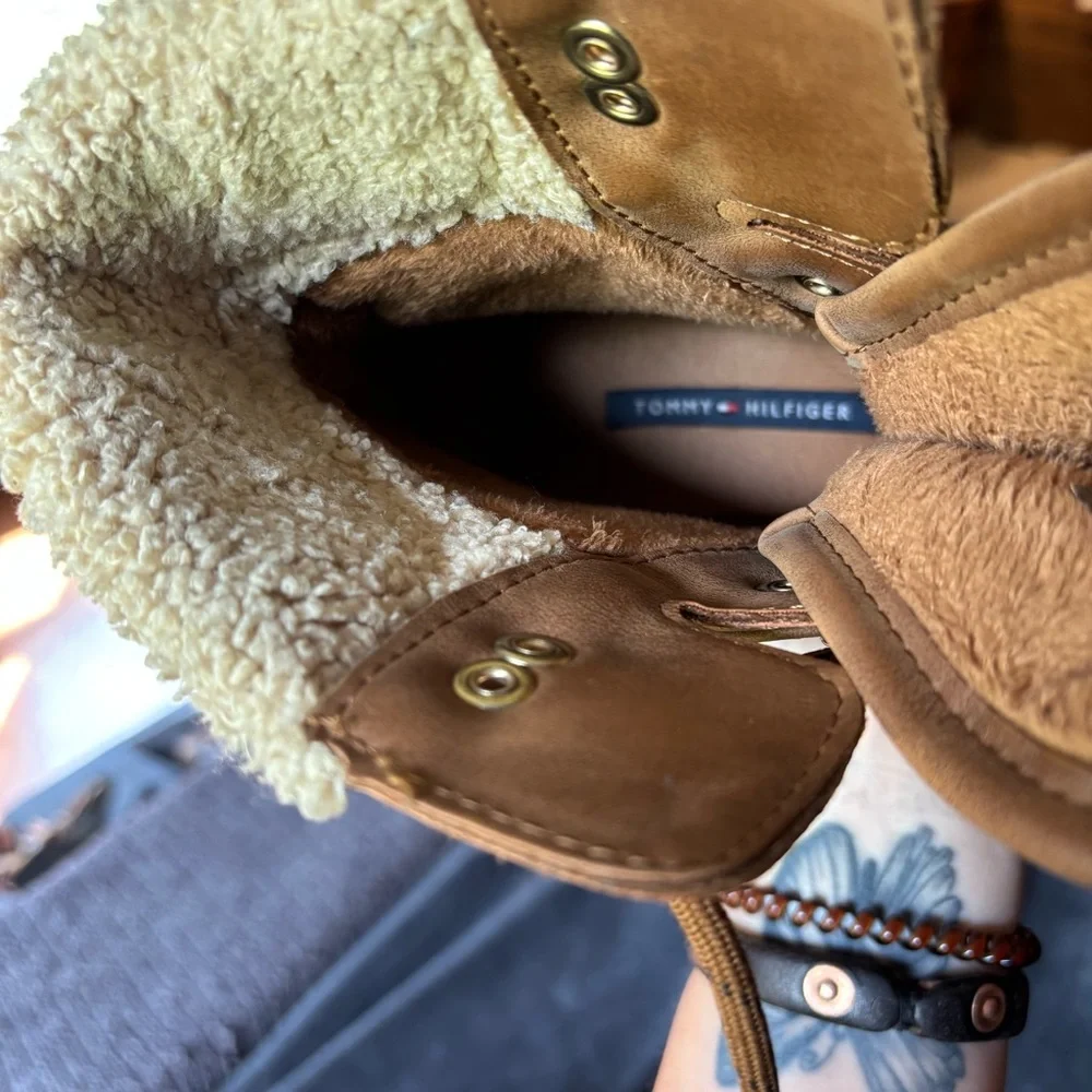 Tommy Hilfiger Women’s Rainah Duck Boots Size 8 - Picture 5 of 14
